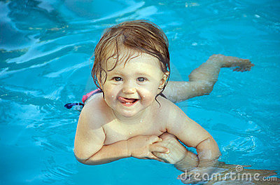 baby-swimming-12708280